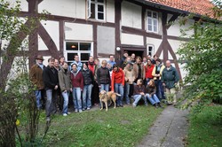 Ein Gruppenbild mit Studierenden und den Dozenten in Wallenstedt
