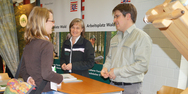 Gespräch auf der Messe Berufsbilder Forstwirtschaft 2014