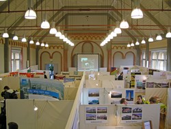 Die \\"Con.neo\\" 2008 fand ebenfalls in der Aula der HAWK am Hohnsen statt