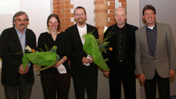 (v.l.n.r.) Klaus Bange, stellvertretender Vorsitzender des F&ouml;rderkreises,  Absolventin Julia Ma