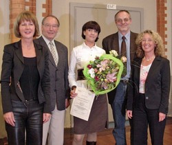 Auszeichnung für die beste Diplomarbeit: (v.l.n.r.) Brigitte Pothmer, Prof. Dr. Udo Wilken, Sil