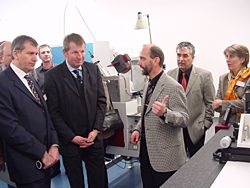 Präsentation der High-Tech-Ausstattung: (v.l.n.r.) Prof. Dr. Gerd Litfin, Lutz Stratmann, Prof. Dr. 