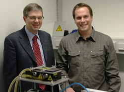 Georg-Simon-Ohm-Preisträger Christoph Gerhard (rechts) und Prof. Dr. Wolfgang Viöl von der