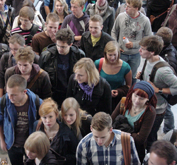 Studierende bei der Erstsemesterbegrüßungsfeier in Hildesheim.