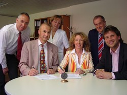v.l.n.r.  Klaus Schulze (KVHS), Dr. Detlef Buhmann (Landkreis Peine), Monika Schweda (KVHS), Prof. D