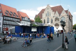 Die HAWK im Herzen Hildesheims - Pavillon, Bildungsbox und Infostände bis Freitag.