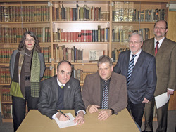 (v.l.n.r.) Prof. Ulrike Hähner, Prof. Dr. Dr. h.c. Martin Thren, Stadtrat Dirk Schröder, P