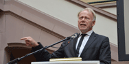 Ehemaliger Umweltbundesminister Jürgen Trittin stellt die Ökonomie in den Focus der Immobi