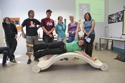 Studierende pr&auml;sentieren ihr "Equilibrio"