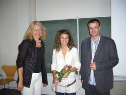 Kristina Kaumanns M.A. mit den beiden Prüfern Prof. Dr. Salvador Muñoz Viñas und 