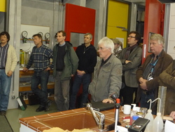 Interessiert lauschen die Tagungsteilnehmer den Ausführungen der Master-Studierenden Clemens Vo