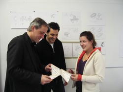 Kreativit&auml;t von Down Under: Catt Pegg zeigt den beiden \\"Wiege\\"-Designern  Michael E