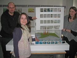 Lichtdesign-Student Michael Roosen und die beiden Innenarchitektur-Studentinnen Tetiana Khmilevska-M