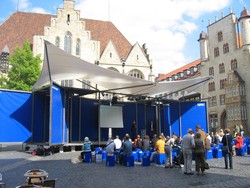 Der HAWK-Pavillon im Mai 2008 auf dem Hildesheimer Marktplatz