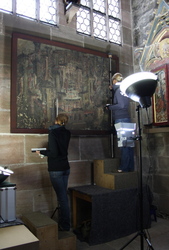 Der Steinheimer Epitaph während der Restaurierung.(HAWK 2011)