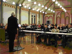 Prof. Dipl.-Ing. Martin Thumm sprach in der HAWK-Aula über die \\"Macht der Bilder\\".