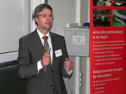 HAWK-Vizepräsident Prof. Dr. Wolfgang Viöl stellte Projekte aus der Plasmatechnologie vor