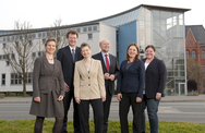 Volksbank Hildesheim fördert Kompetenzzentrum für Familienunternehmen an der HAWK