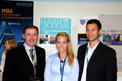 Drei aus dem HAWK-Team auf der Immobilienmesse in München: v.l.n.r. Prof. Dr. Matthias Weppler,