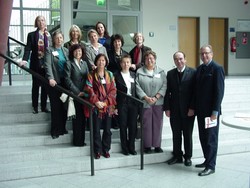 Zwei Präsidenten und die Referentinnen: Uni-Präsident Friedrich (ganz rechts) und HAWK-Pr&