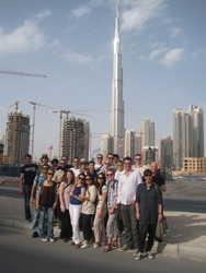 vor dem Burij Khalifa mit Architekt Dominic Wander