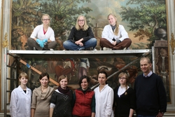 Restaurierungs-Studierende aus Riga und von der Fakultät Erhaltung von Kulturgut der HAWK in Hi