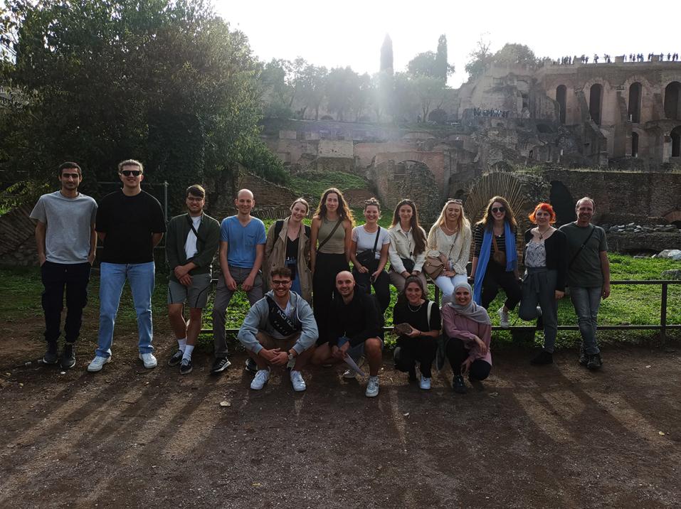 Exkursion Rom-Studierende vor Domus Aurea